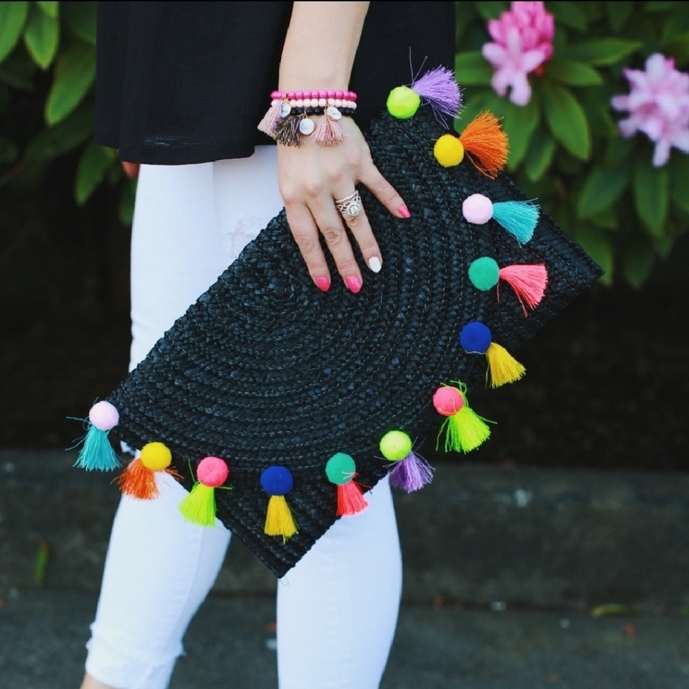 Straw Pom Pom Clutch ๐ - Picture 4 of 4